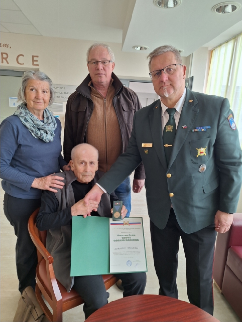 Podelitev listine in medalje Zdravku Stolniku